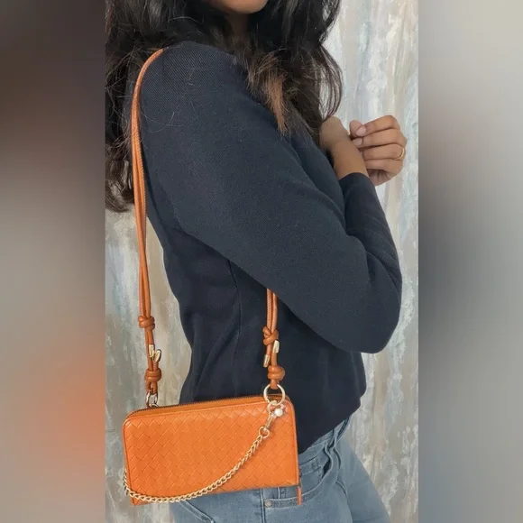 Authentic BOTTEGA VENATA zipper wallet on chain - Picture 3 of 13